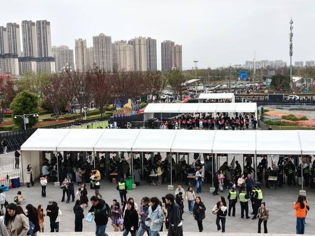 星空娱乐-演唱会+中超，近6万人在成都过“超级周末”